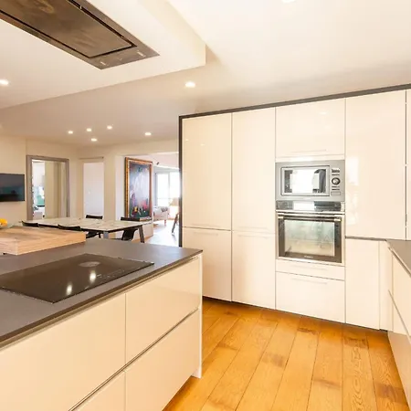 Coastal Escape Keyweek In With Balcony And Parking Apartmán *