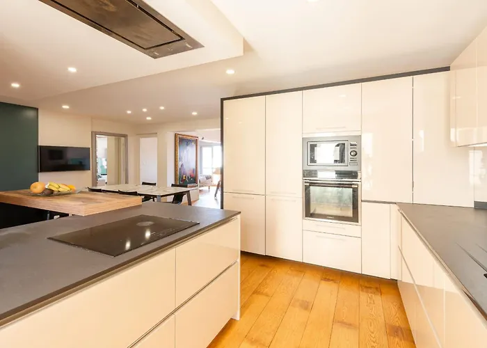 Coastal Escape Keyweek In With Balcony And Parking Apartment *